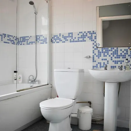 2 Bedroom 1 Bathroom Apartman *